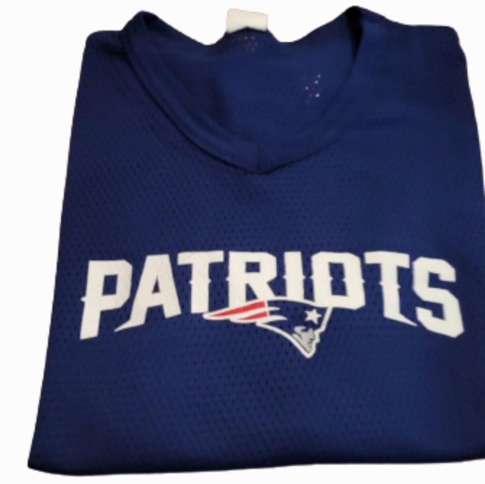 BOYS New England Patriots team shirt Medium